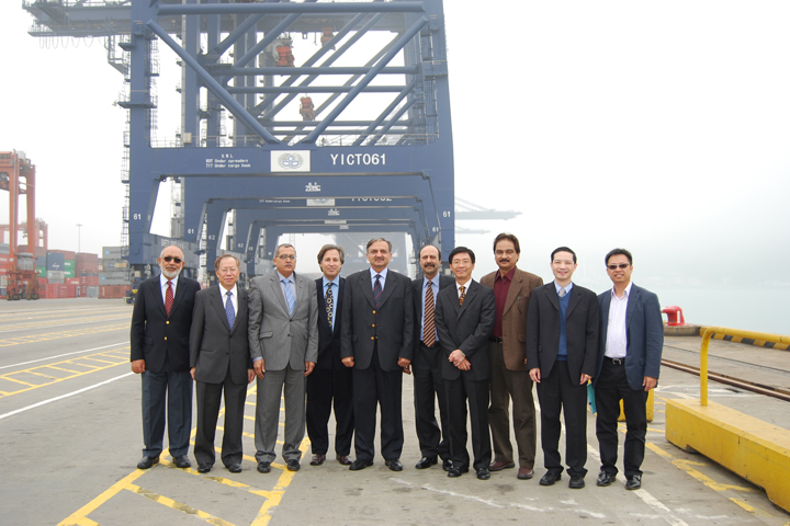 On 1 March, a delegation from the Ministry of Ports and Shipping, Pakistan and Karachi Port Trust (KPT) visited YICT. Keith Lau (fourth from right), CEO of Karachi International Container Terminal (KICT), accompanied the delegation. Wai Yu Bong (second from left), Port Development Director of YICT, briefed on YICT's development. Agha Sarwar Raza Qazilbash (fifth from left), Federal Secretary for Ministry of Ports and Shipping, Pakistan; Muhammad Aslam Hayat (third from left), Chairman of KPT
