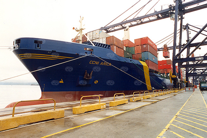 "CCNI Arica" on 18 May 2002