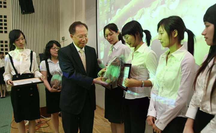 On 27 October 2008, the second "Report Meeting of YICT Summer Internship Programme" was held at SZU.