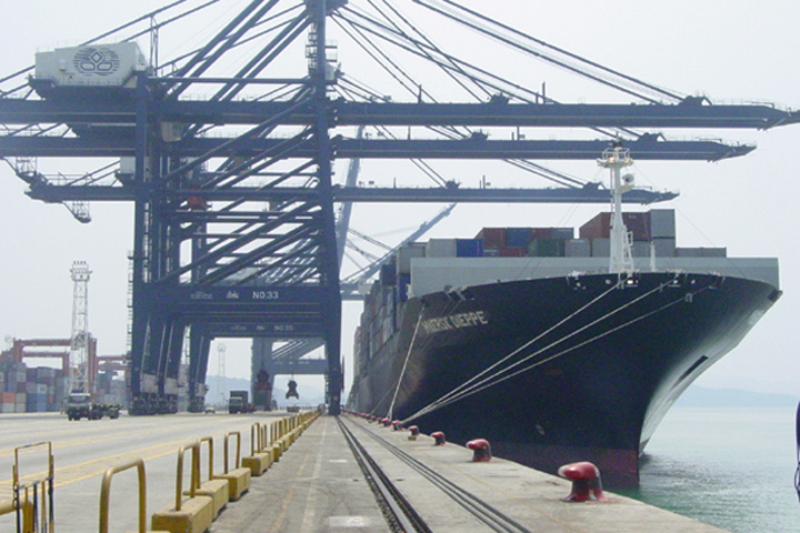 "Maersk Dietpe" on 12 March 2008 (AE3W)