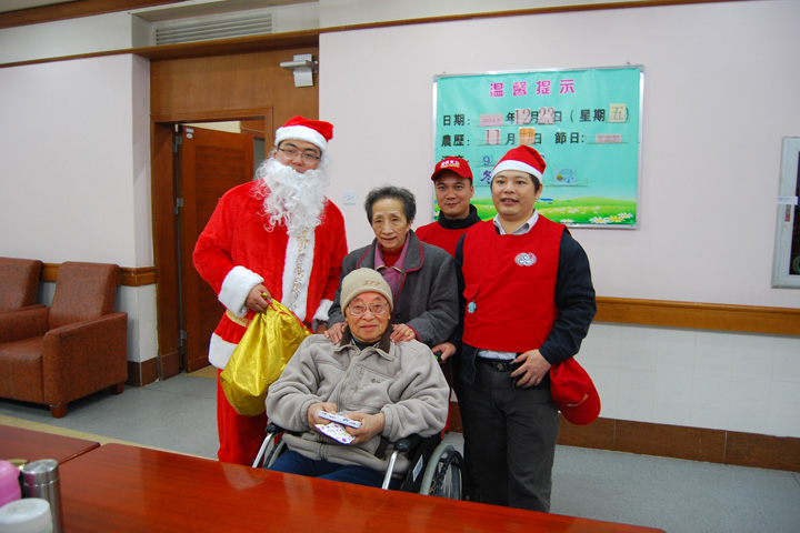 On 23 December 2011, over 20 YICT volunteers staged a joyous Christmas Party for the residents of Yee Hong Heights.