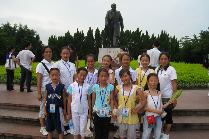 On 12 August 2009, YICT invited some students and teachers from Dahaicun Hope Primary School in Yunnan Province to Shenzhen for a six-day study tour.