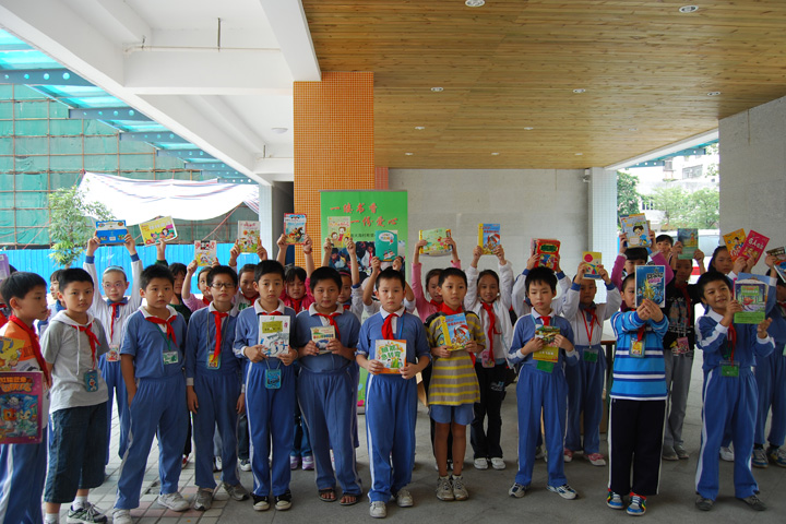 From 21 to 25 November 2011, a donation drive was started among YICT staff and students from Tianxin Primary School to collect books and toys to be donated to the students of Dahaicun Hope Primary School.