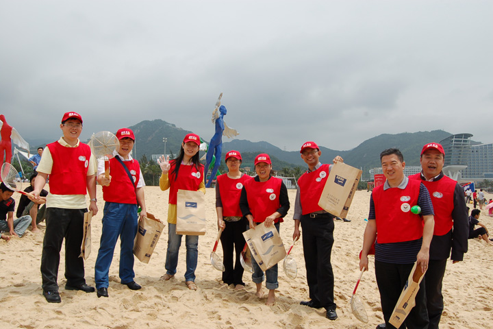 On 11 May 2010, some YICT volunteers and staff participated in the Dameisha Beach Clean-up activity in Yantian District.