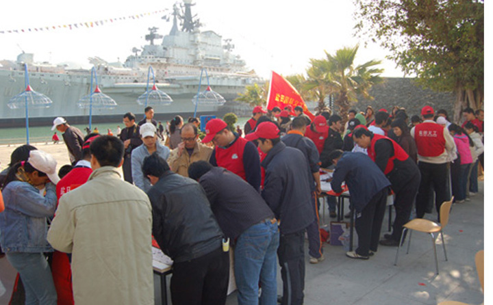 On 10 January 2009, YICT volunteers send couplets to the local community as blessings for the Spring Festival.