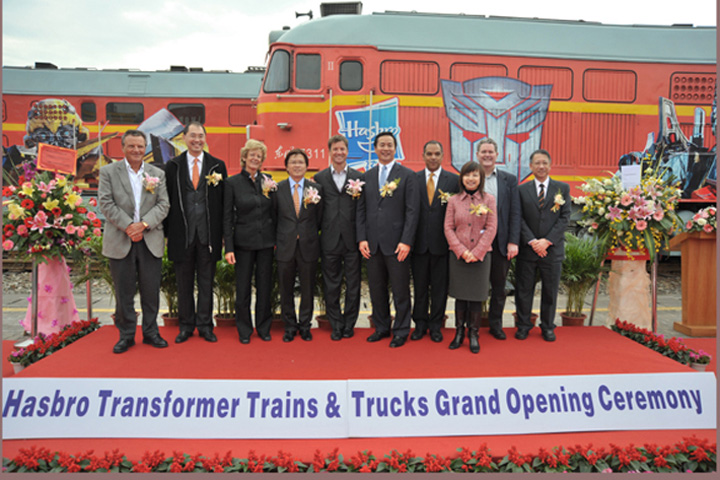 Mr Brian Goldner (fifth from left), President and CEO of Hasbro, Mr David Hargreaves (first from left), Chief Operating Officer of Hasbro, Ms Jackie Daya (third from left), President-Global Operations of Hasbro, and Patrick Wong (fourth from left), YICT's General Manager-Railway and Logistics Services, are present at the opening ceremony.