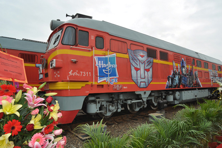 On 6 January, on the occasion of global debut of Hasbro's Transformers V3, YICT and Hasbro jointly launched an intermodal transport opening ceremony for the new Transformers series at Pingyan Railway Station. YICT is Hasbro's primary gateway for export in southern China, and Pingyan Railway is one of Hasbro's major logistics service providers. To further promote green logistics, Hasbro will encourage more of its suppliers to use YICT's intermodal service.