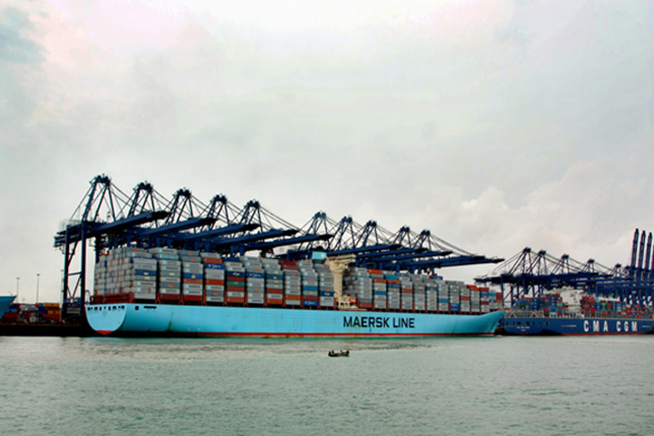 On 10 June, the Ebba Maersk, one of Maersk's PS-class vessel fleet, carried a full load of containers to YICT for the first time.