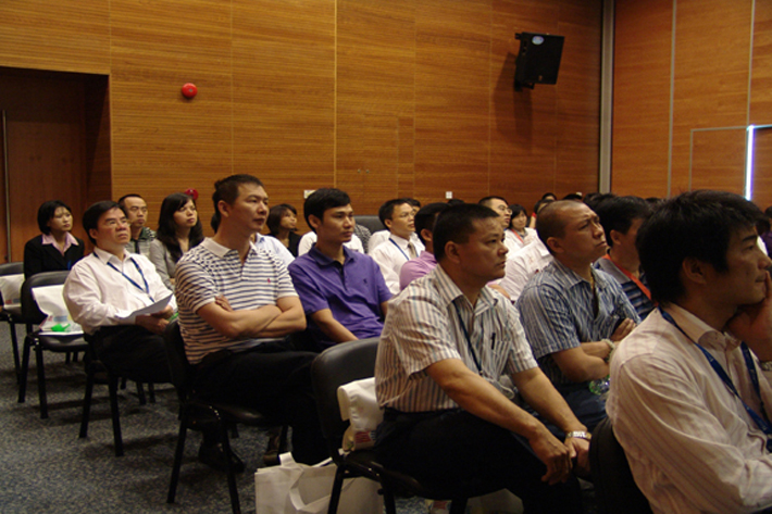 On 28 May, a promotion conference of inbound intermodal service was held at YICT. A total of 55 representatives from transportation companies and cargo owners attended the conference. They were briefed on Yantian Port's basic information, barge transport status in the Pearl River Delta, intermodal services, inland container depots and warehousing services.