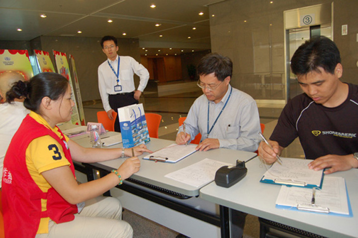 The blood donation drive was part of the programme to aid the victims of the 12 May Sichuan earthquake.