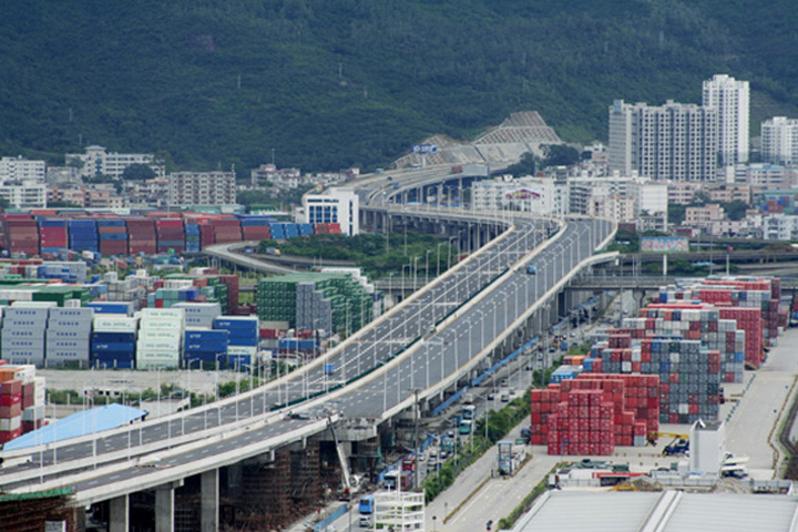 The Second Access Road to Yantian will be opened to traffic in July 2008.