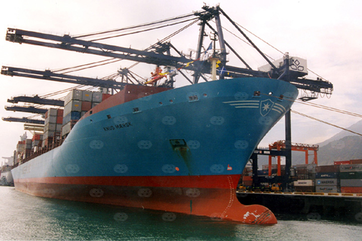 "Knud Maersk" on 21 Nov 1998