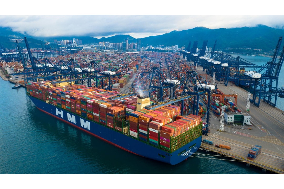 Hutchison Ports Yantian welcomed the world's largest container vessel, the 23,964-TEU HMM Algeciras.